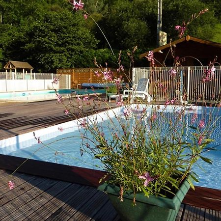 Camping Le Rey Louvie Juzon Bagian luar foto