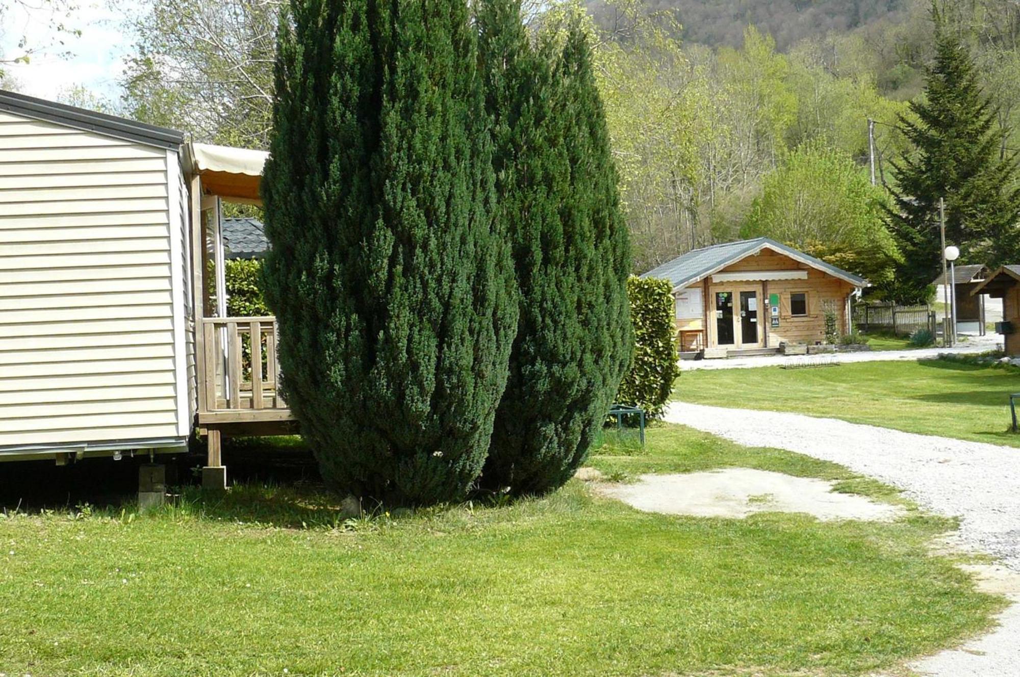 Camping Le Rey Louvie Juzon Bagian luar foto