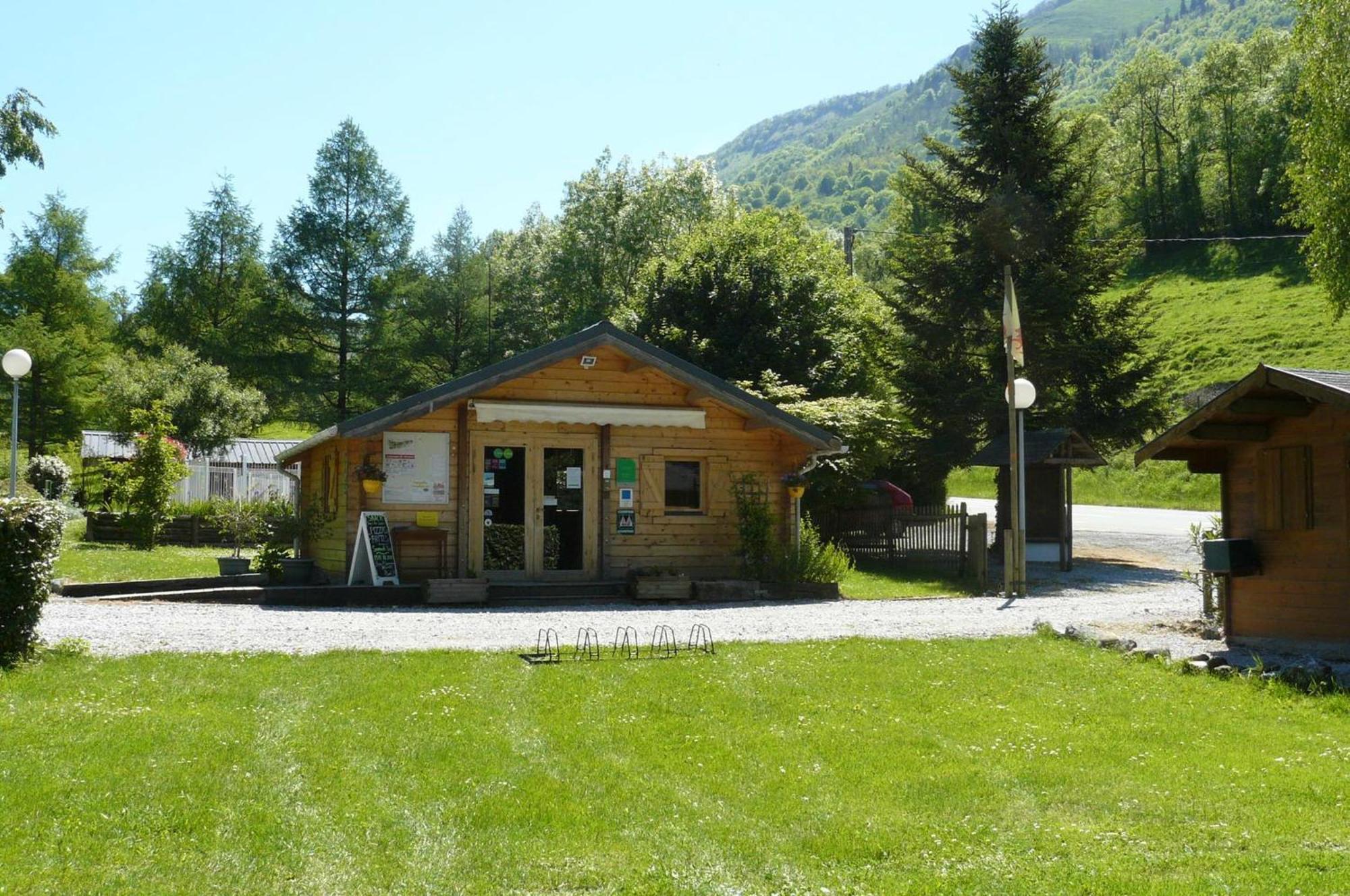 Camping Le Rey Louvie Juzon Bagian luar foto