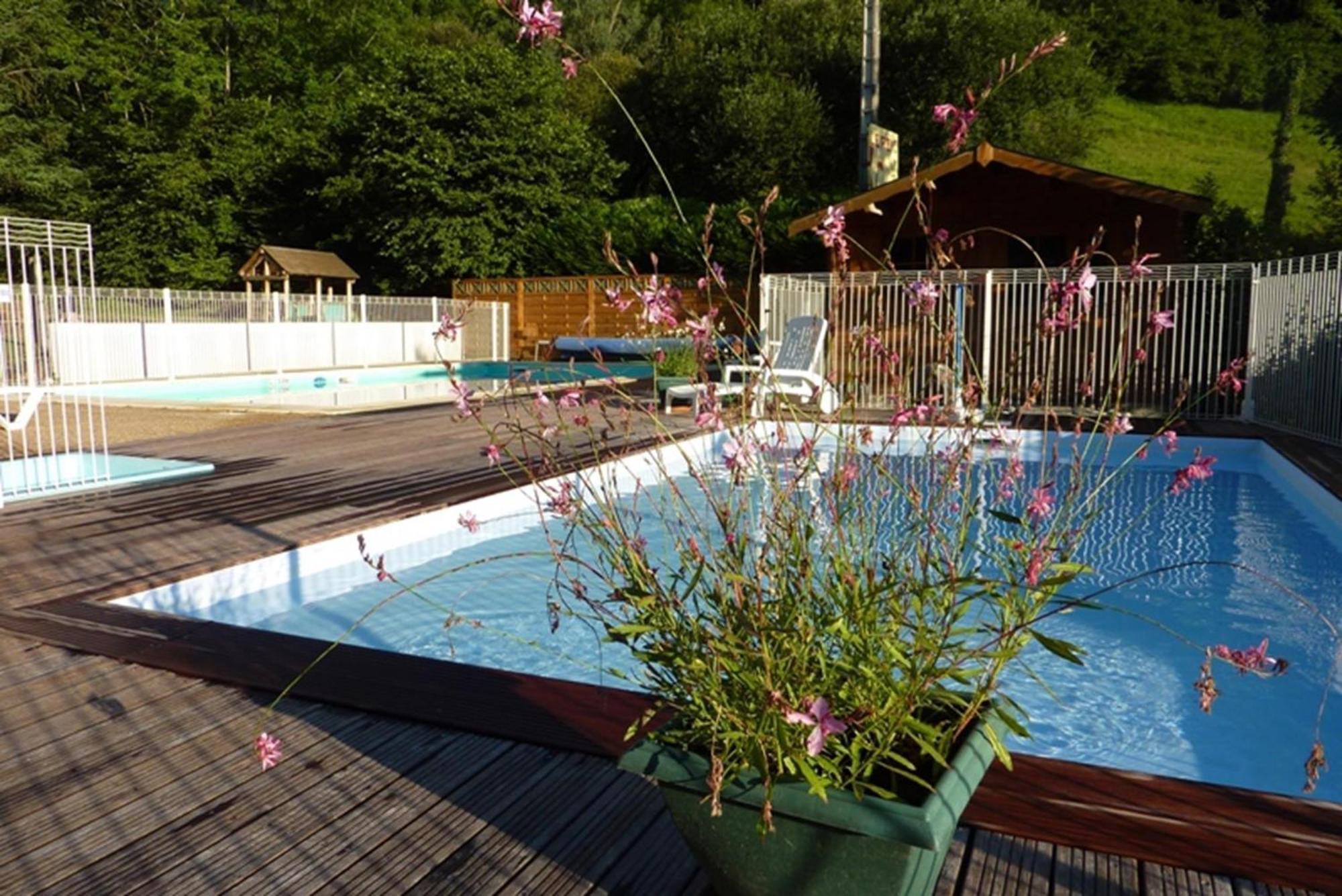 Camping Le Rey Louvie Juzon Bagian luar foto