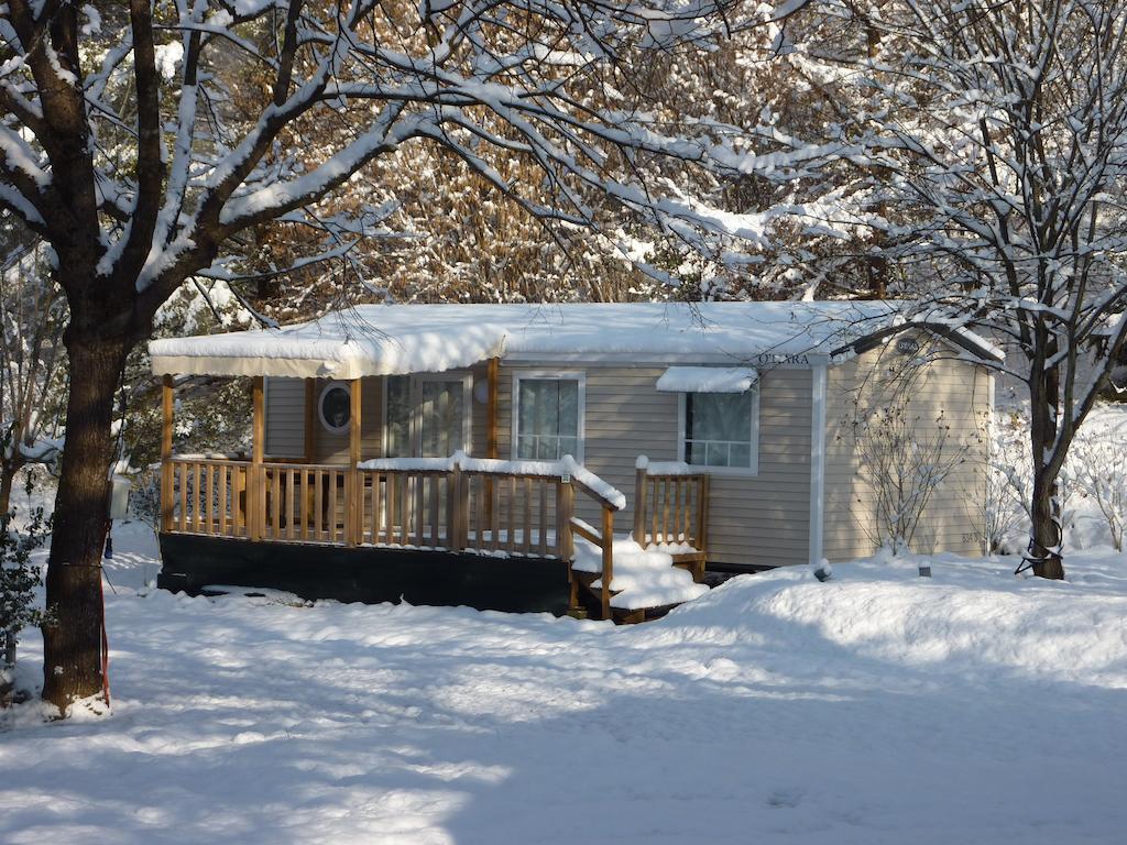 Camping Le Rey Louvie Juzon Ruang foto