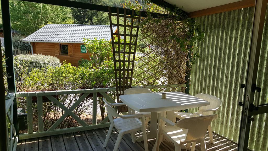 Camping Le Rey Louvie Juzon Bagian luar foto