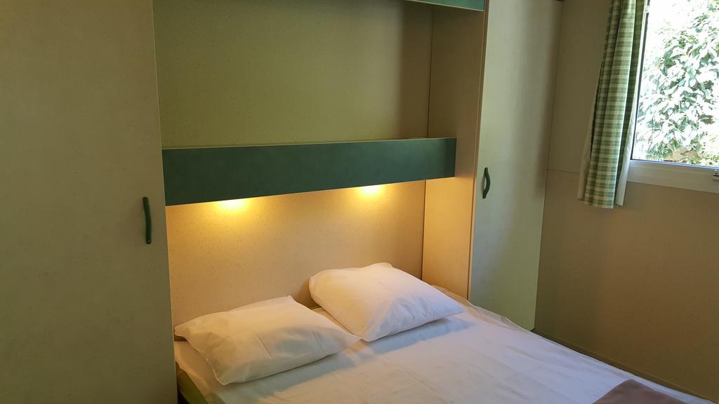 Camping Le Rey Louvie Juzon Bagian luar foto