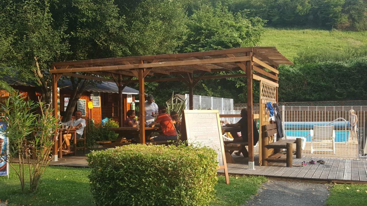 Camping Le Rey Louvie Juzon Bagian luar foto