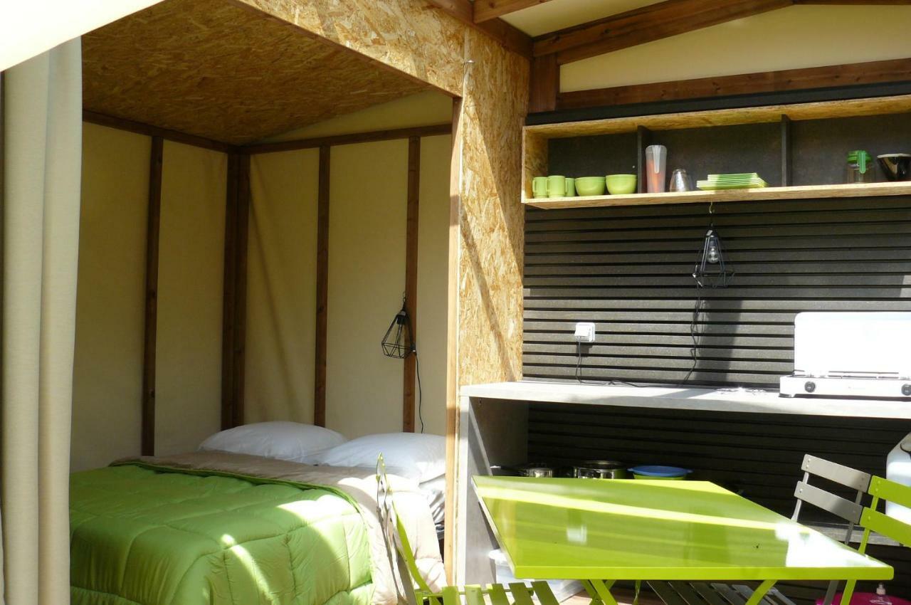 Camping Le Rey Louvie Juzon Bagian luar foto